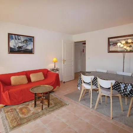 2 Bedroom Beautiful In Raphael * Saint-Raphael (Var)