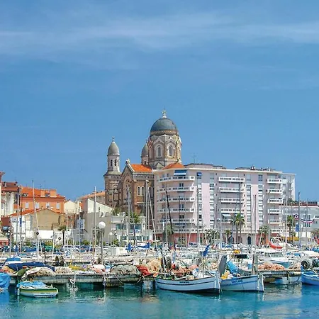 2 Bedroom Beautiful In Raphael * Saint-Raphael (Var)