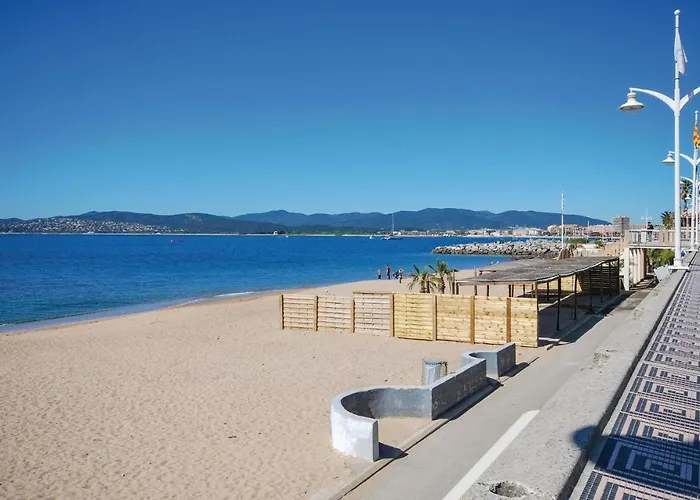 Gorgeous In Raphael Saint-Raphaël