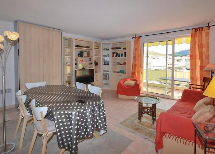 Gorgeous In Raphael Apartment