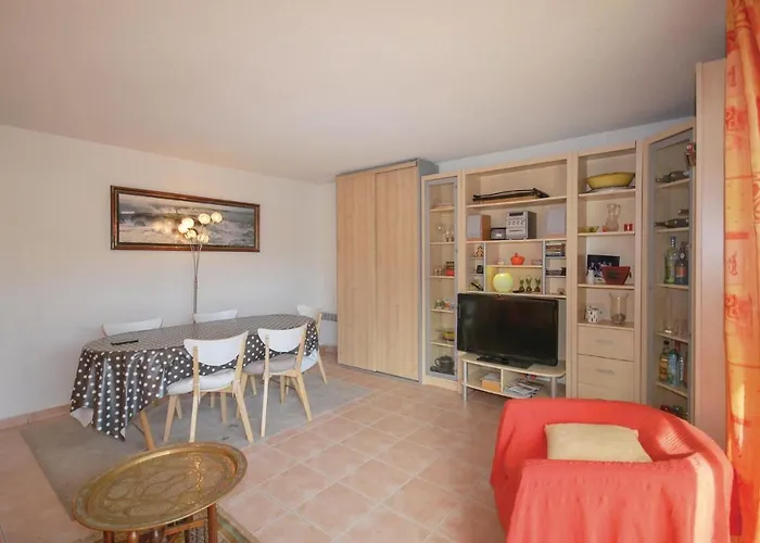 Gorgeous In Raphael Apartment *